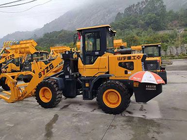 恭喜羅總喜提新車，山宇裝載機940走起，山宇重工，助您成功！
